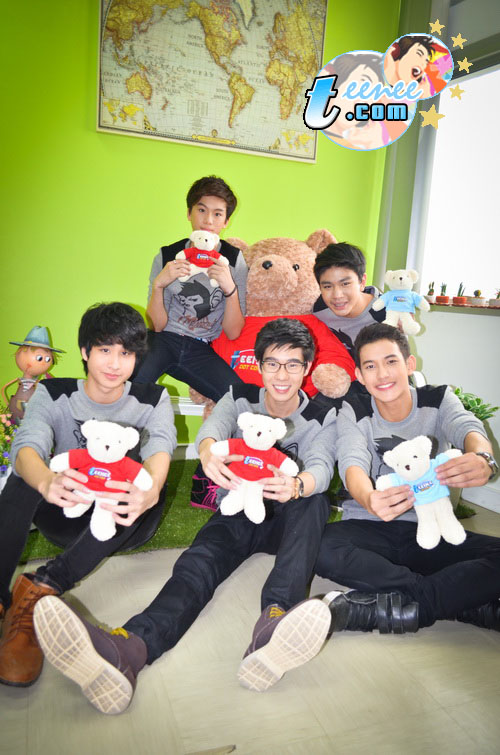 5 หนุ่มบอยแบนด์ “Mad Monkeys” @ TEENEE.COM