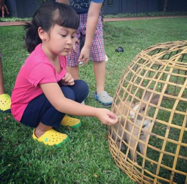 น่ารักสุดๆ!!ส่องภาพครอบครัวสุขสันต์ แหม่ม คัลลียา เที่ยวหลวงพระบาง