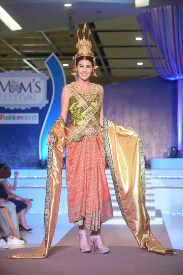 สวยอลังเวอร์!! ฝ้าย นำทีม Miss Grand Thailand ในชุดแฟชั่นโชว์ผ้าไทย