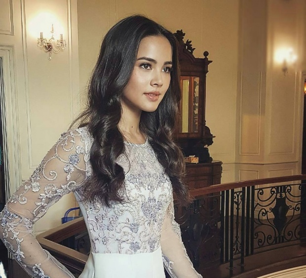 สวยจนตะลึง!  ญาญ่า ในชุดลูกไม้ สง่างามมาก