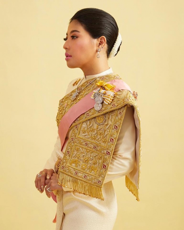 ทรงพระสิริโฉม พระองค์สิริวัณณวรีฯ เสด็จพระราชพิธี ในฉลองพระองค์ชุดไทยบรมพิมาน