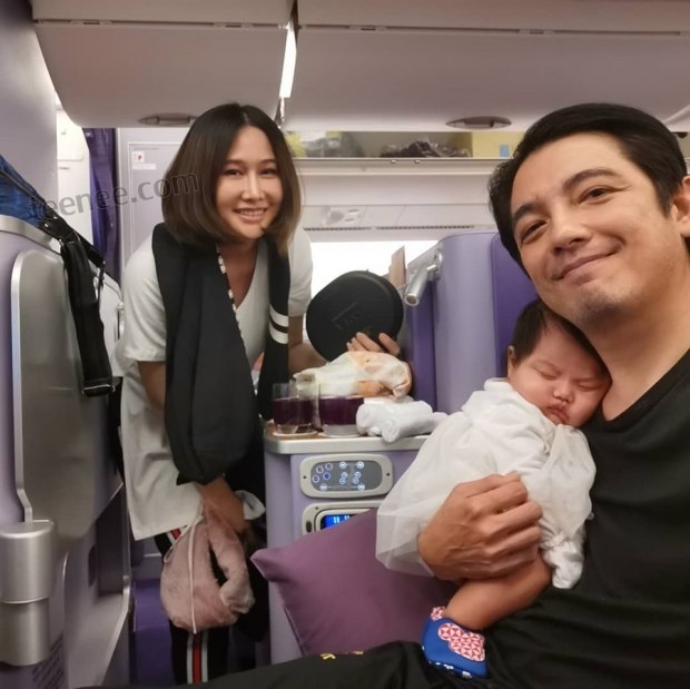 พ่อศรราม พา น้องวีจิ วัย 2 เดือนขึ้นเครื่องบินครั้งแรกไปเที่ยวทริปฝรั่งเศส