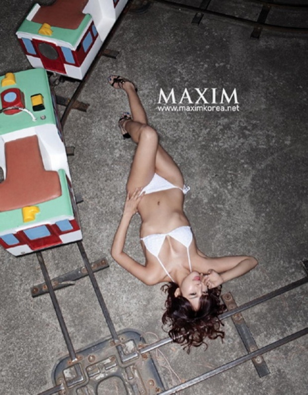 รูปสาวเซ็กซี่เร้าร้อนใจ จาก นิตยสาร MAXIM