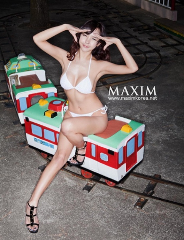 รูปสาวเซ็กซี่เร้าร้อนใจ จาก นิตยสาร MAXIM