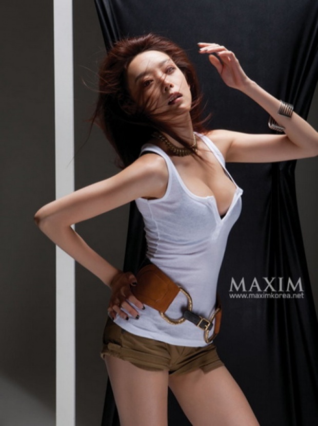 รูปสาวเซ็กซี่เร้าร้อนใจ จาก นิตยสาร MAXIM