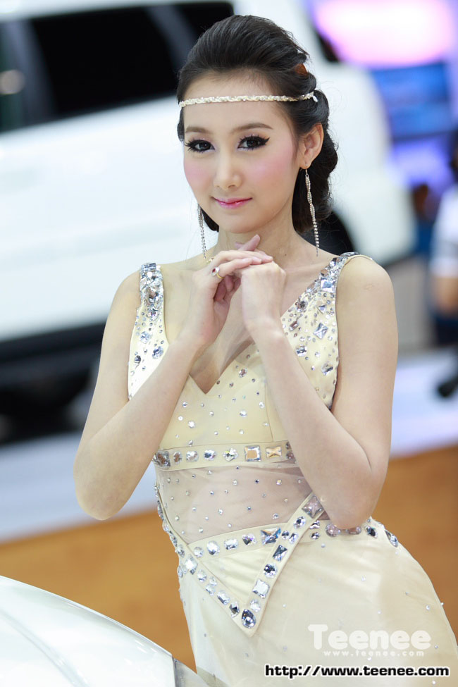 เจิดจรัส..มีสไตล์ พริตตี้สาวสวยจากค่าย SSangYong มอเตอร์โชว์ 2011