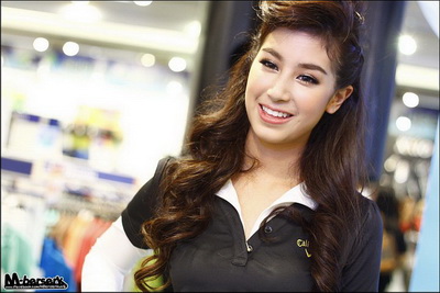 สองสาว มินท์ + คิมเบอรี่ @Super Sport Golf Fair 2011