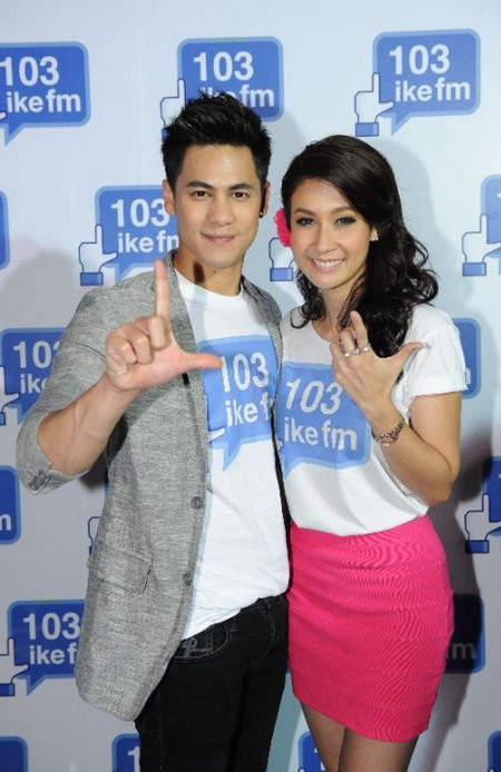 เชียร์ เอมี่ นำทีมเปิดซิงดีเจ@งานเปิดคลื่นวิทยุ Like103