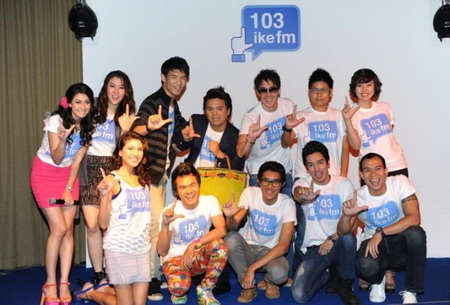 เชียร์ เอมี่ นำทีมเปิดซิงดีเจ@งานเปิดคลื่นวิทยุ Like103