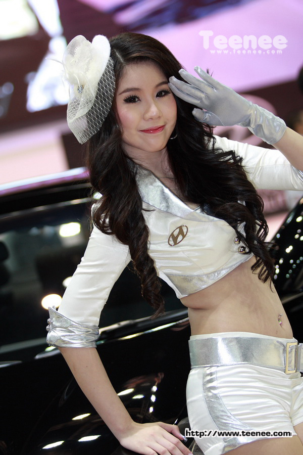 พริตตี้สาวสวยจากค่าย " Hyundai"