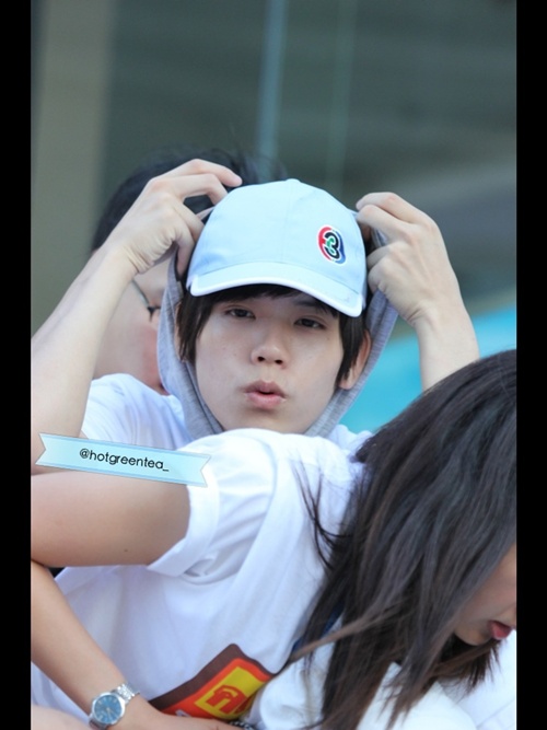 เต๋า-คชา ลงพื้นที่ช่วยเหลือผู้ประสบภัยน้ำท่วม