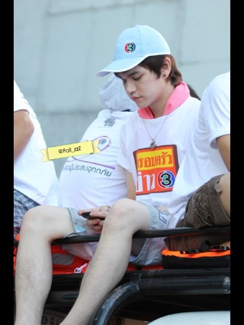 เต๋า-คชา ลงพื้นที่ช่วยเหลือผู้ประสบภัยน้ำท่วม