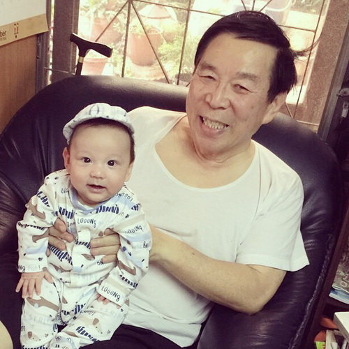 น้องวิล ของพ่อ จอห์น วิญญู ทะเล้นเล่นกล้องน่ารักฝุดๆ