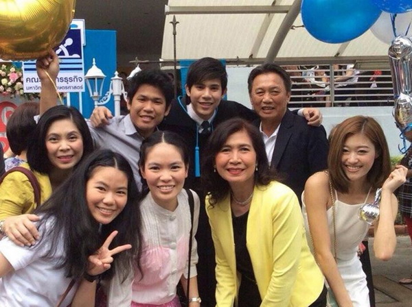  ยินดีด้วย เจษ-เจษฎ์พิพัฒ รับปริญญา แล้ว