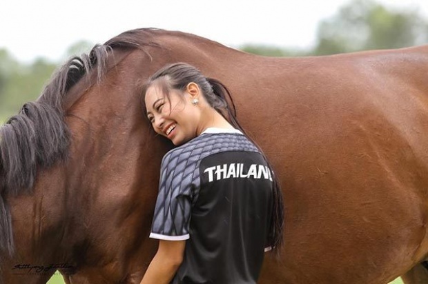  ส่องภาพ!! ลูกสาว อดีตนางเอกในตำนาน ดีกรีไม่ธรรมดานักกีฬาทีมชาติ!! 