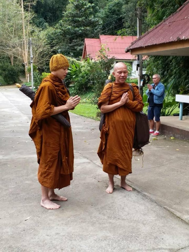 สาธุ เผยภาพ พระหมาก ปริญ เท้าเปล่าเดินธุดงค์ ปักกลด กลางป่าที่เชียงราย