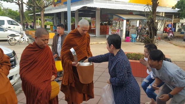 สาธุ เผยภาพ พระหมาก ปริญ เท้าเปล่าเดินธุดงค์ ปักกลด กลางป่าที่เชียงราย