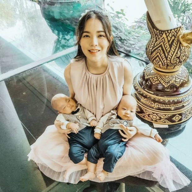 พาส่อง! ลูกชายฝาแฝด “บัว สโรชา” น้องสาว “บีม กวี” บอกเลยน่ารักมาก