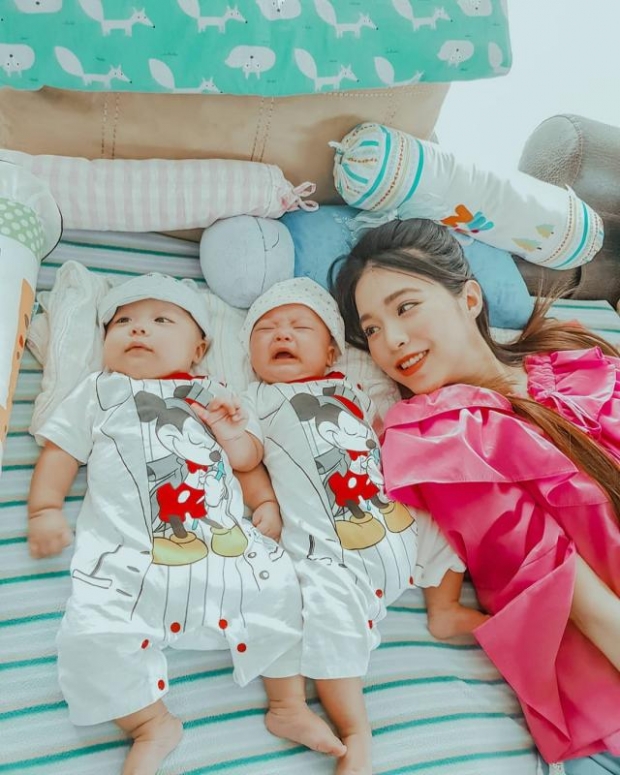 พาส่อง! ลูกชายฝาแฝด “บัว สโรชา” น้องสาว “บีม กวี” บอกเลยน่ารักมาก