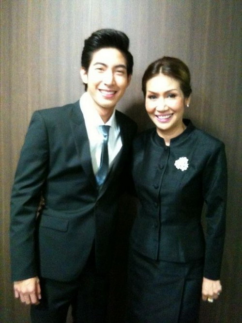 โตโน่กับคุณแม่ @ลูกดีเด่น