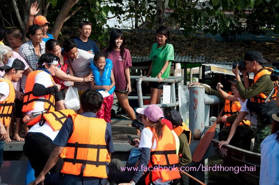 พี่เบิร์ดนำทีม ตูน ก้อย ลงพื้นที่ จ.นนทบุรี