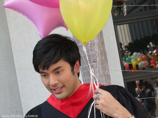 บอม ธนินทร์