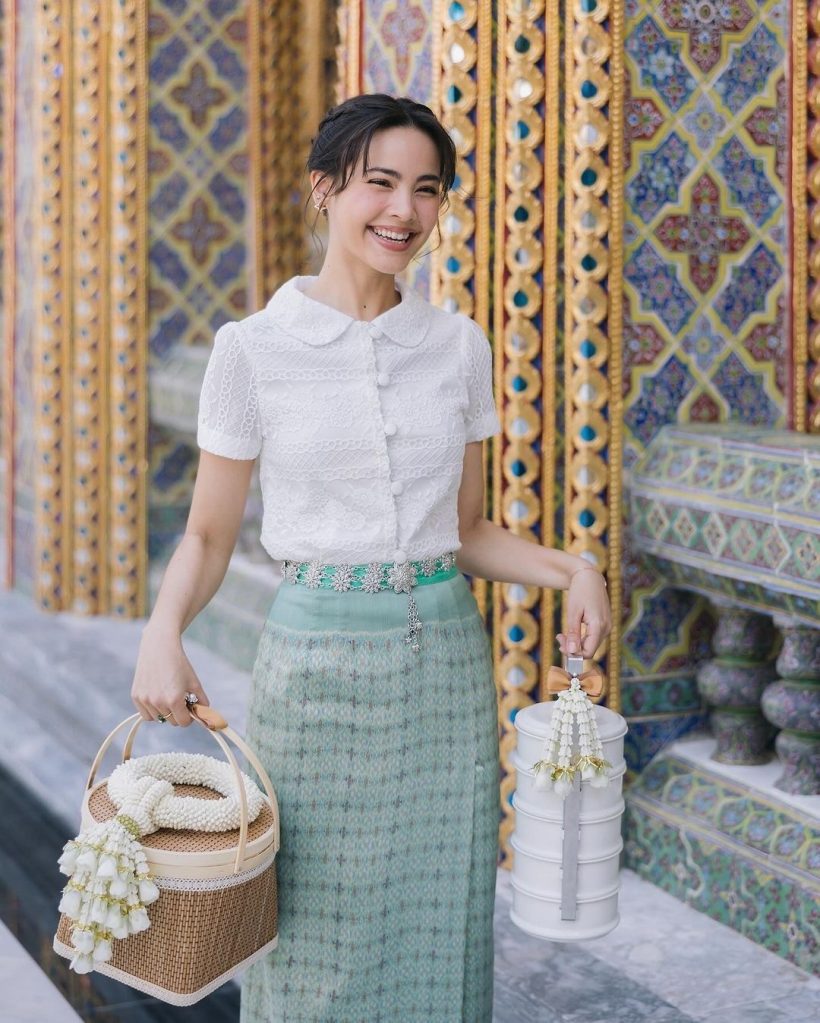 ญาญ่าเต่งสวยเข้าวัดทำบุญวันเกิด เป็นลูกครึ่งที่ใส่ผ้าไทยสวยมาก