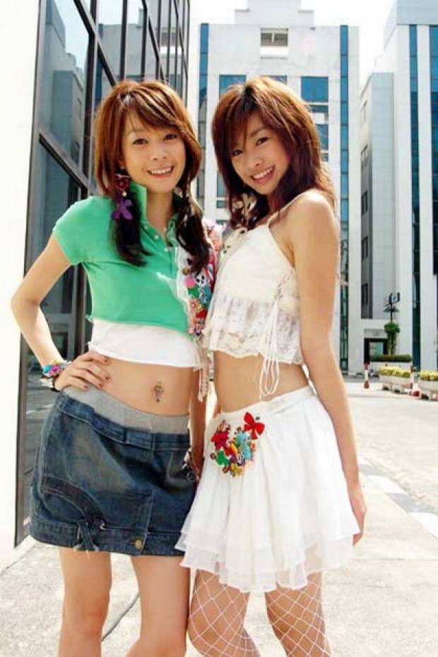 2 สาวโฟร์-มด ในงานเปิดตัวอัลบั้ม2