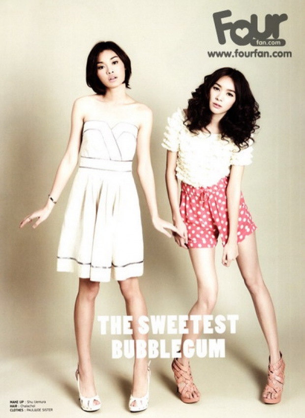 2 สาวโฟร์-มด ในงานเปิดตัวอัลบั้ม2