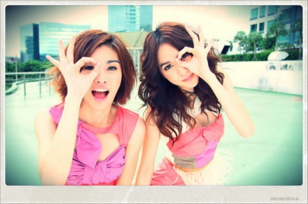 2 สาวโฟร์-มด ในงานเปิดตัวอัลบั้ม2