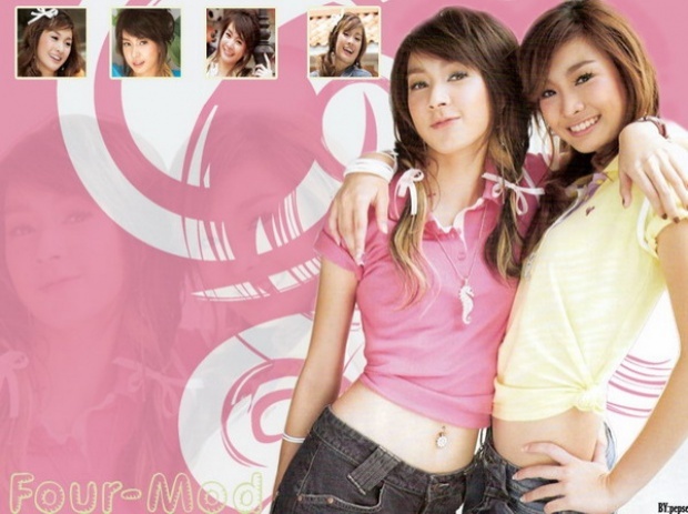 2 สาวโฟร์-มด ในงานเปิดตัวอัลบั้ม2