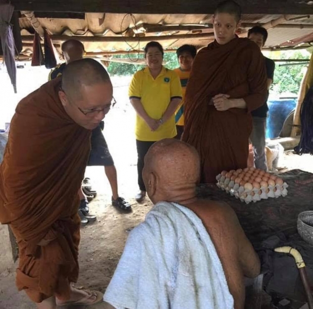 อนุโมทนาบุญ “พระต่อ” นำสิ่งของบริจาคผู้ป่วยยากไร้