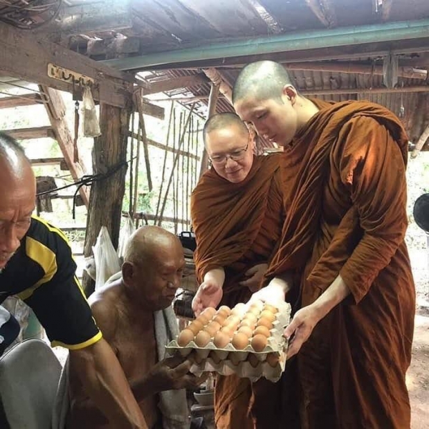 อนุโมทนาบุญ “พระต่อ” นำสิ่งของบริจาคผู้ป่วยยากไร้