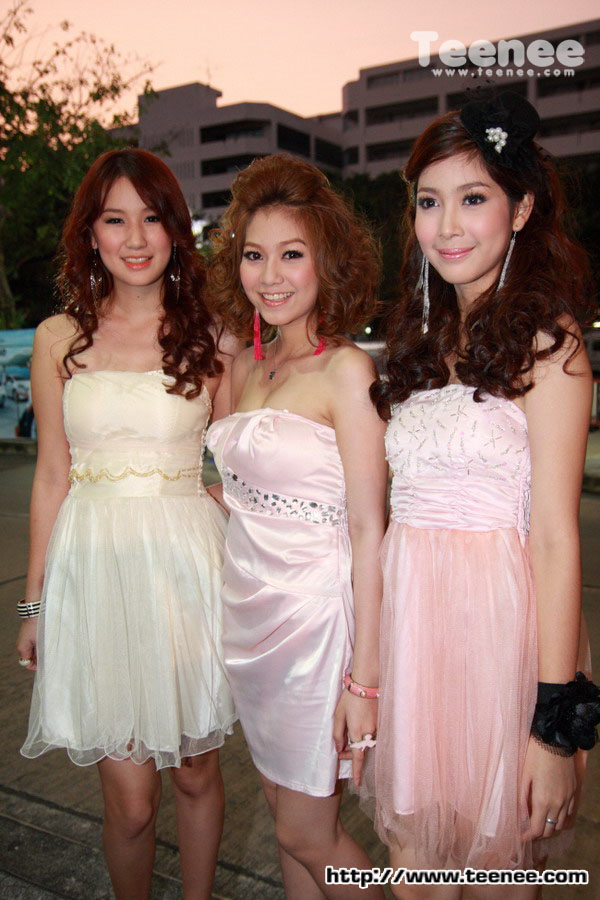 3 สาว สตอเบอร์รี่ชีสเค้ก