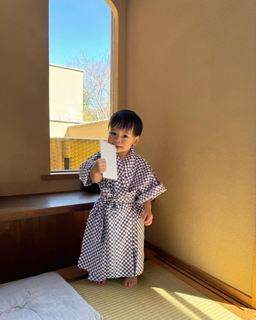 หล่อไหมครับ? น้องคิด ลูกชายนางเอกดังใส่ชุดยูกาตะเที่ยวญี่ปุ่นครั้งแรก