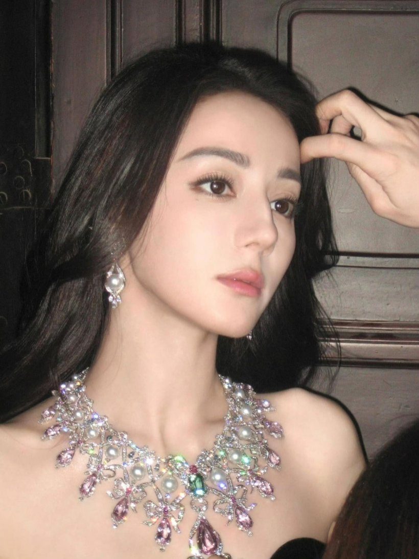 ตี๋ลี่เร่อปา! สวยเจิดจรัสถ่ายเเบบเเบรนด์ดัง ลุคนี้มงลงทุกมิติ