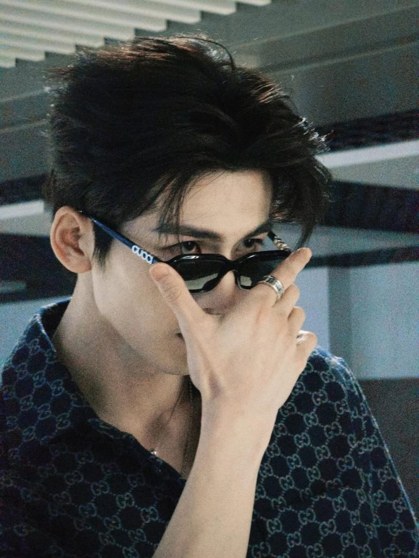 เเฟนๆอึ้งลุคหล่อ จางหลิงเฮ่อ รู้ราคาปุ๊บลมเเทบจับ