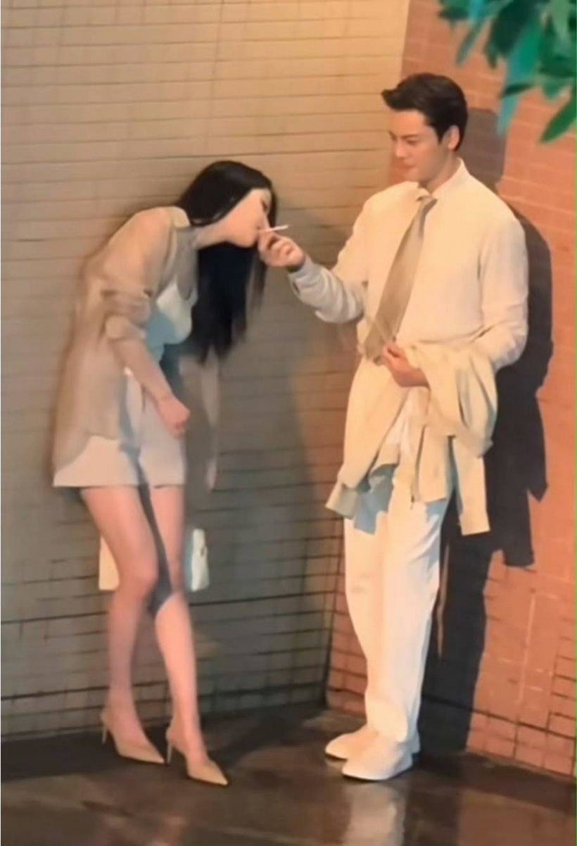 เเชร์ว่อน ภาพนางเอกคนสวย หลบมุมตึกยืนสูบบุหรี่