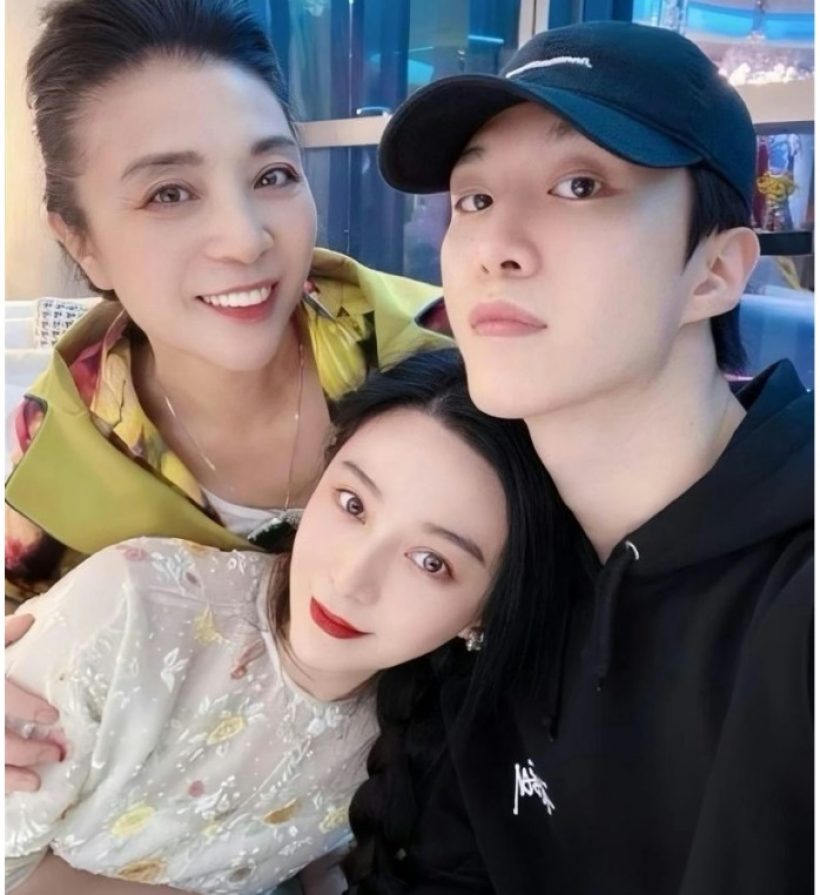 ข่าวเก่าเล่าใหม่? ลือ ฟ่านเฉิงเฉิง ไม่ใช่น้อง แต่เป็นลูกลับๆของ ฟ่านปิงปิง