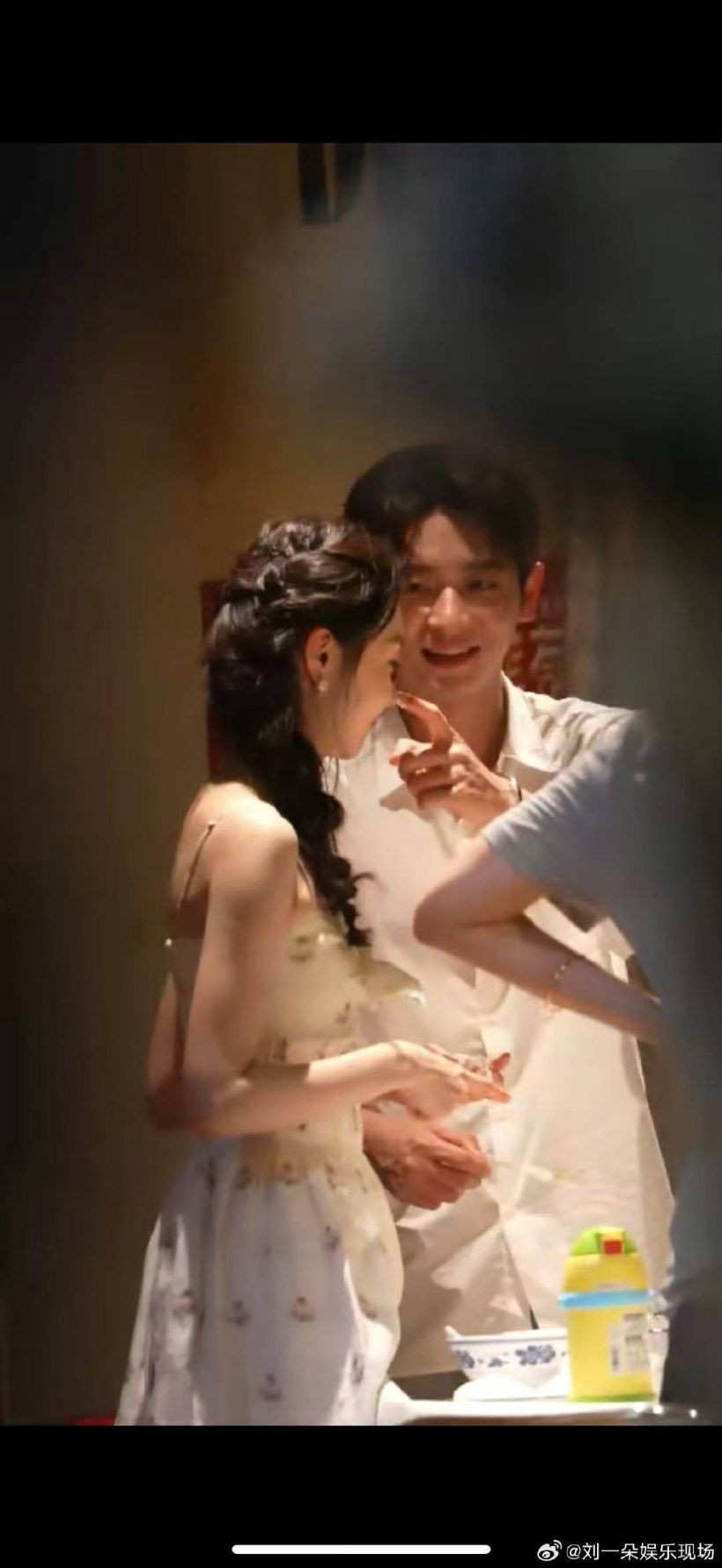 โซเชียลเดือด! หลุดภาพหวานพระนางชื่อดัง เป็นมากกว่าเพื่อนร่วมงาน?
