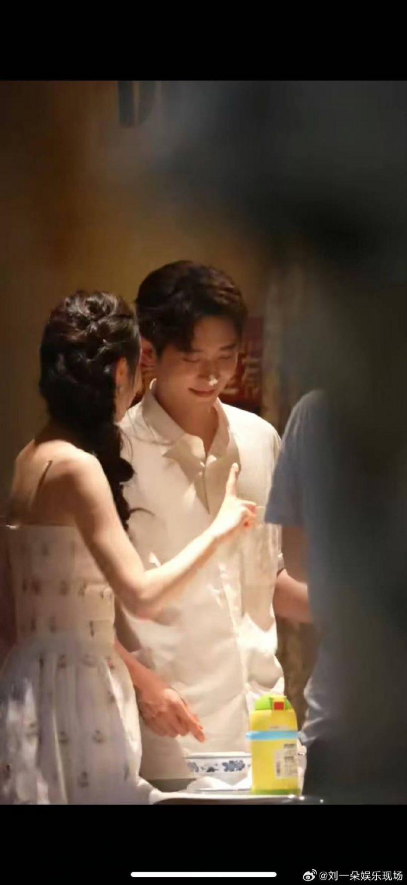 โซเชียลเดือด! หลุดภาพหวานพระนางชื่อดัง เป็นมากกว่าเพื่อนร่วมงาน?