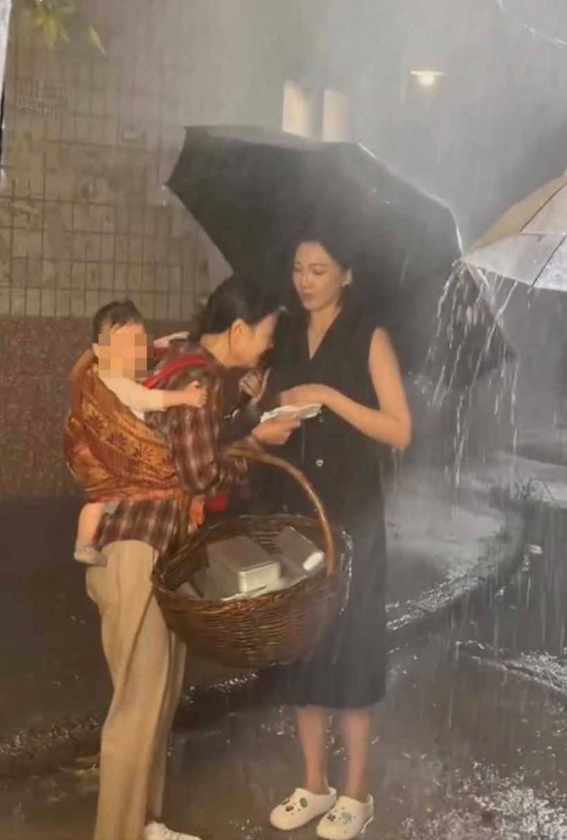 ดาราสาวเเฉกองถ่าย ปล่อยทารกตากฝน เด็กร้องไห้หนัก