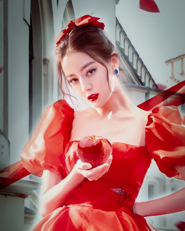 ละลายเลย ตี๋ลี่เร่อปา กับชุดแดงแรงฤทธิ์แจกอั่งเปาแฟนๆช่วงตรุษจีน
