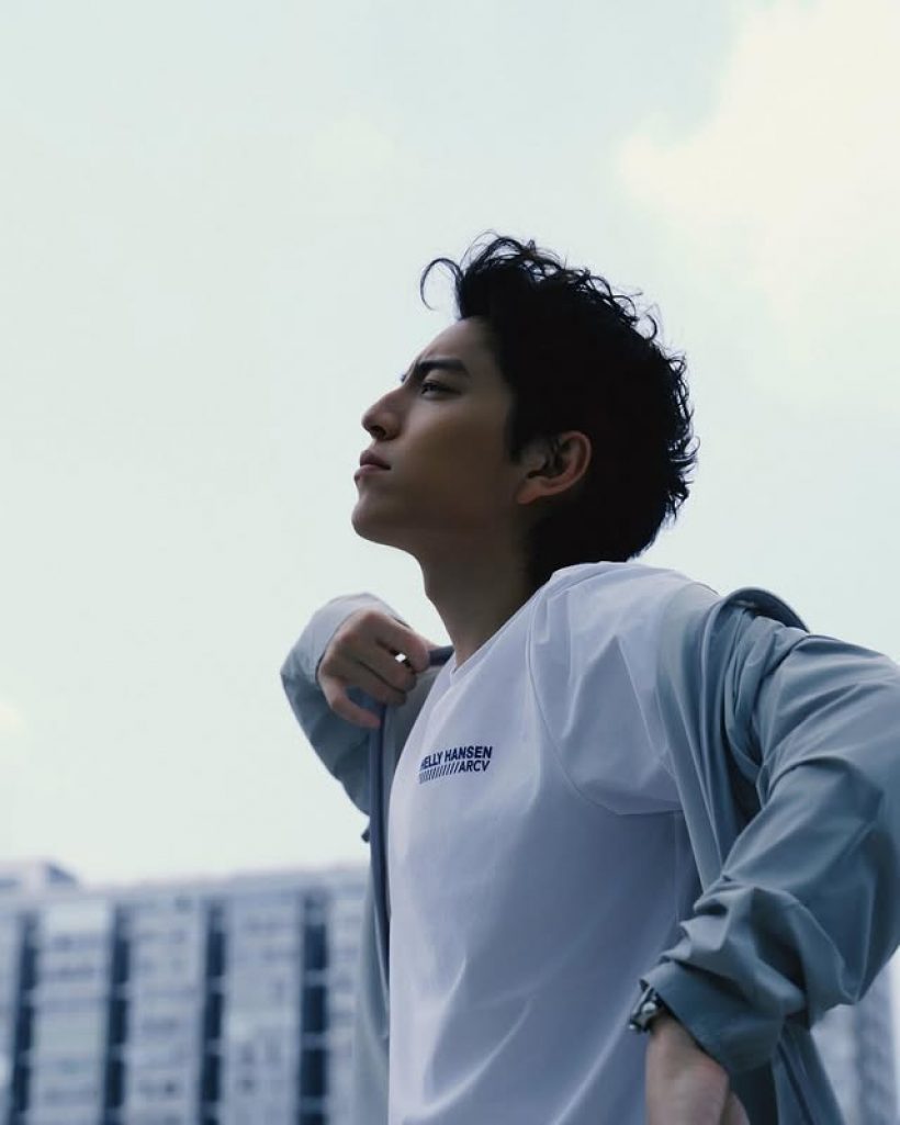 หนีทหารแล้วไง!? ดาราหนุ่ม มีแฟนคนสวยเคียงข้างไม่ห่าง!