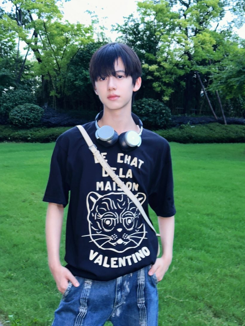 สะเทือนใจเเฟนๆ! ดาราเด็กวัย 14 ถูกซาเเซงรุมหนัก หนีเข้าลิฟท์นั่งตัวสั่น