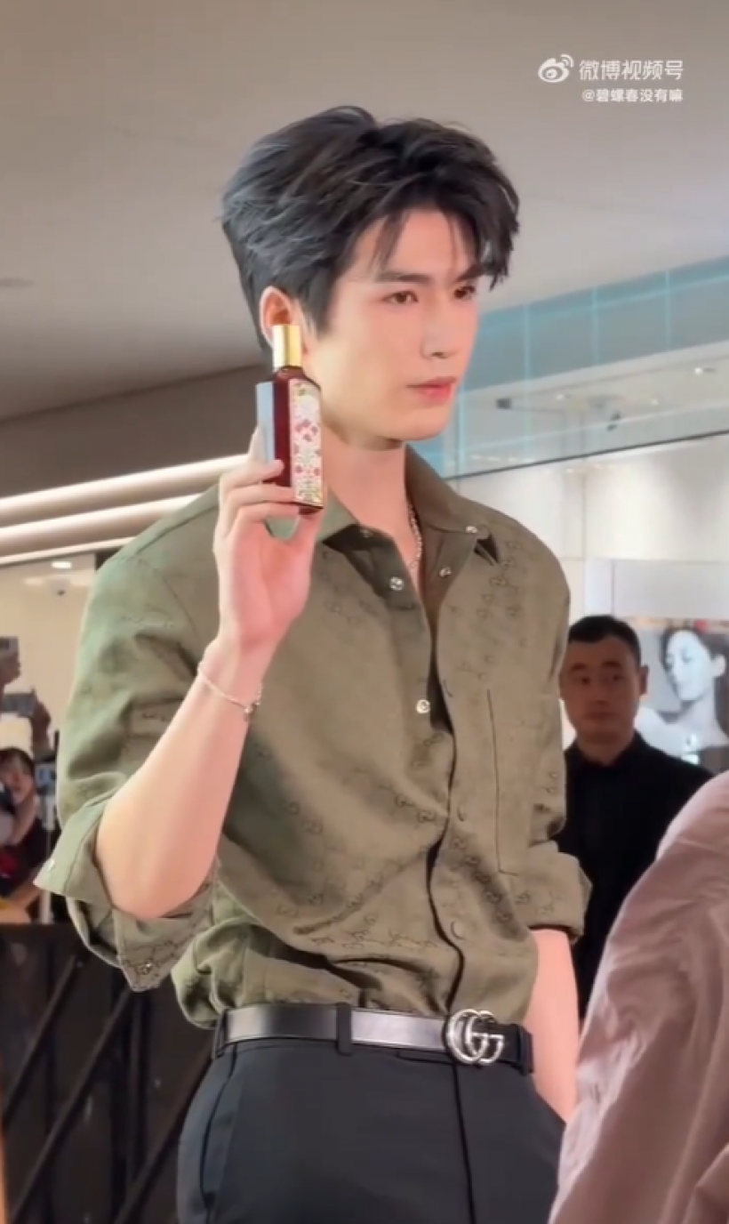 อึ้ง! ซุปตาร์หนุ่มออกอีเวนท์ล่าสุด ทำห้างเเตกคนเเห่มุงเต็มทุกชั้น
