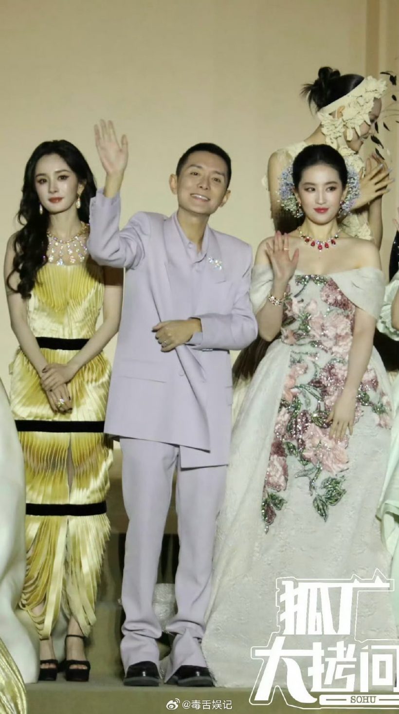 เกิดอะไรขึ้น!? 2 นางเอกดัง เปิดศึกเงียบกลางงานพรมเเดง