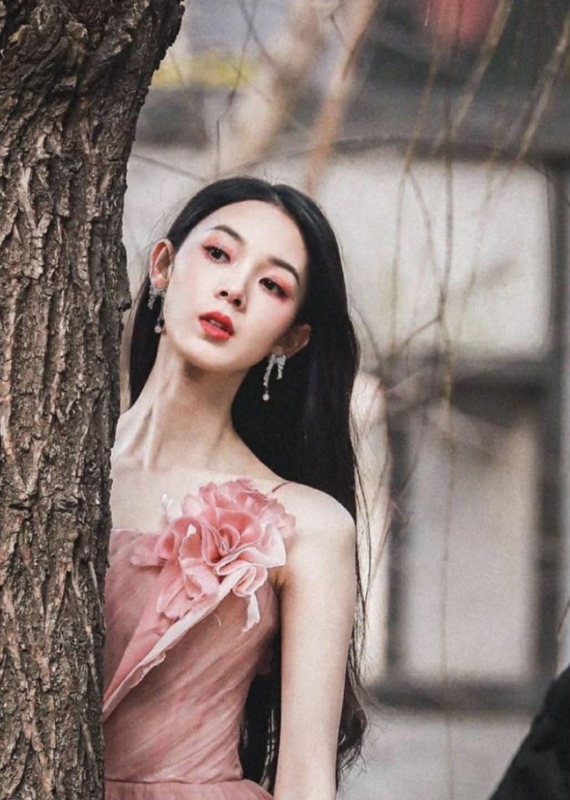 เผยภาพหลุด พระนางดัง เดินสวีทหวานฉ่ำ ทำโซเชียลแตก