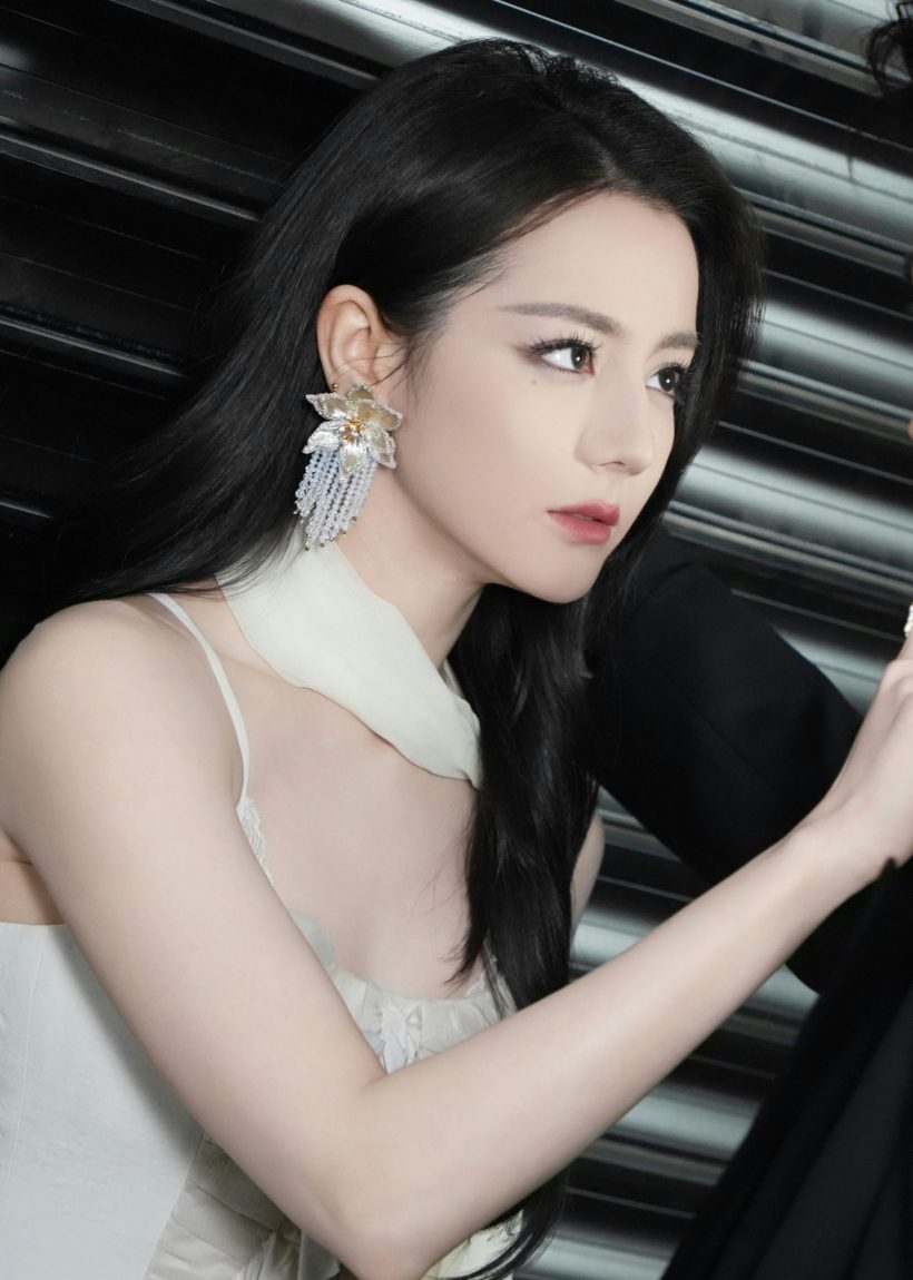 เอาอีกละ..ตี๋ลี่เร่อปาโดนโยง หลังหนุ่มในข่าวถูกแอบถ่าย