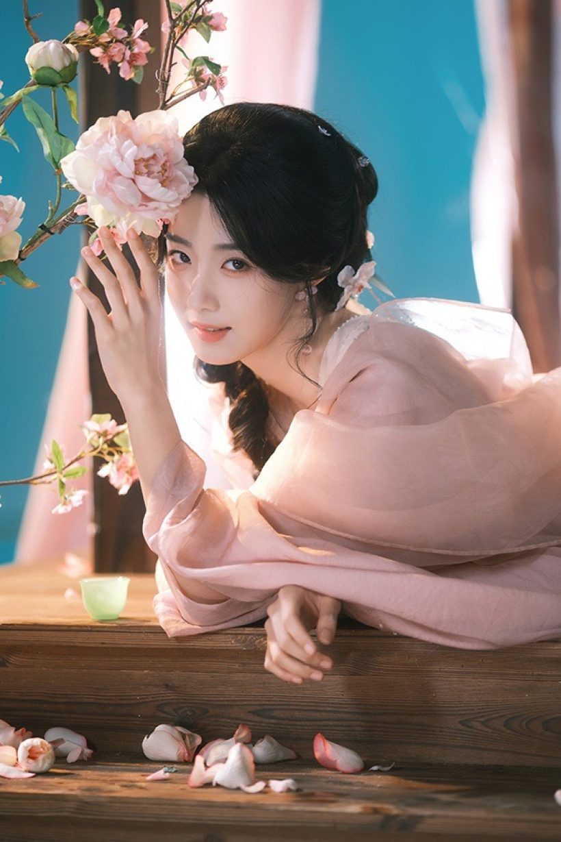 ส่องความสวยว่าที่นางเอกใหม่ จางหลิงเฮ่อ คนนี้เเฟนๆว่าไง